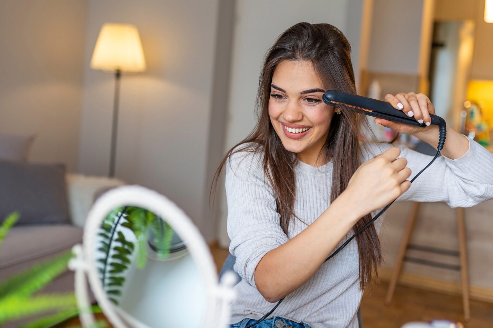 Cosa Succede ai Tuoi Capelli Se Usi la Piastra Tutti i Giorni